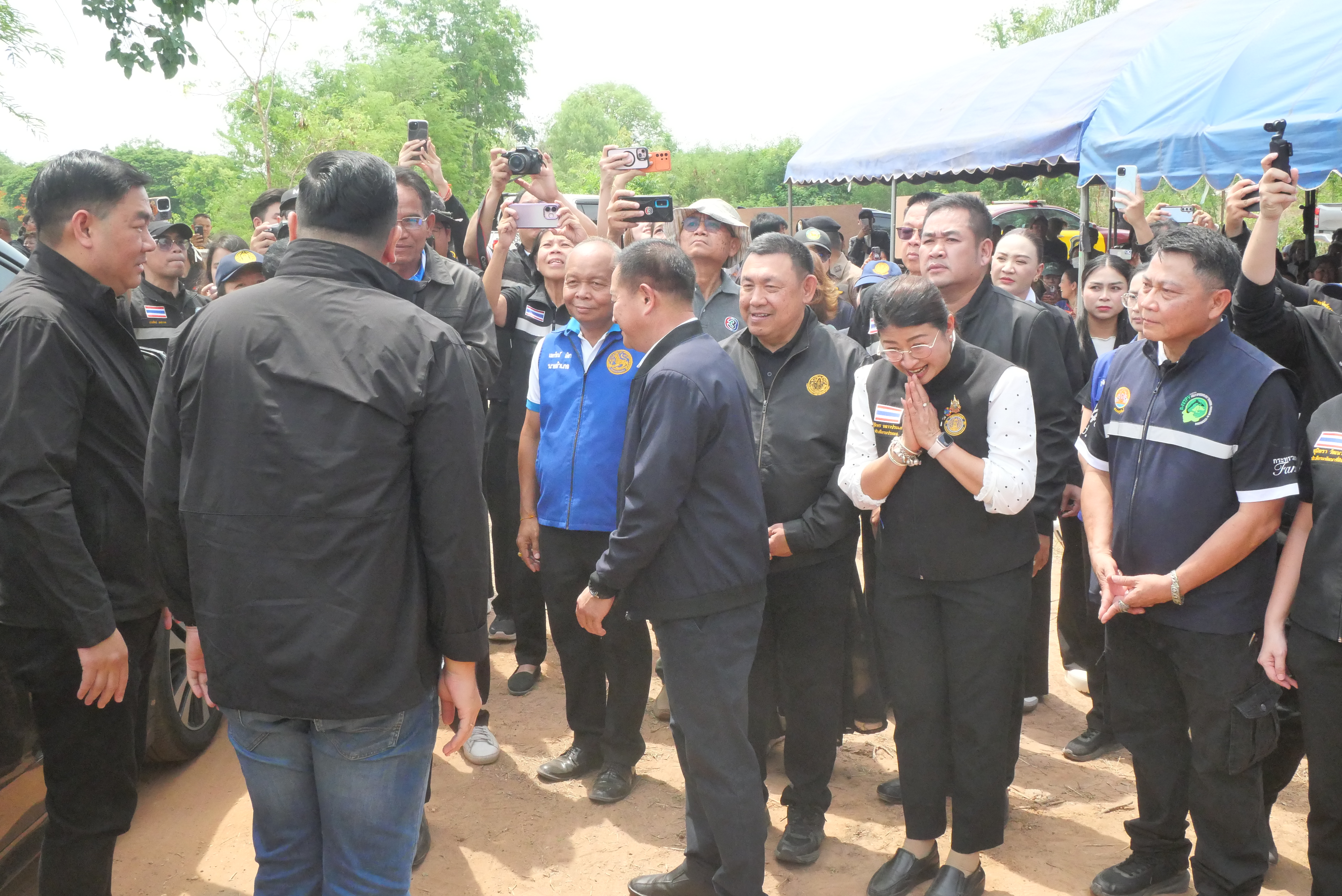 title - ส.ป.ก. ติดตามรัฐมนตรีช่วยว่าการกระทรวงเกษตรและสหกรณ์ (นายวัชระพล ขาวขำ) พร้อมคณะ ลงพื้นที่ตรวจราชการในพื้นที่จังหวัดกาฬสินธุ์ (จุดที่ 1) 